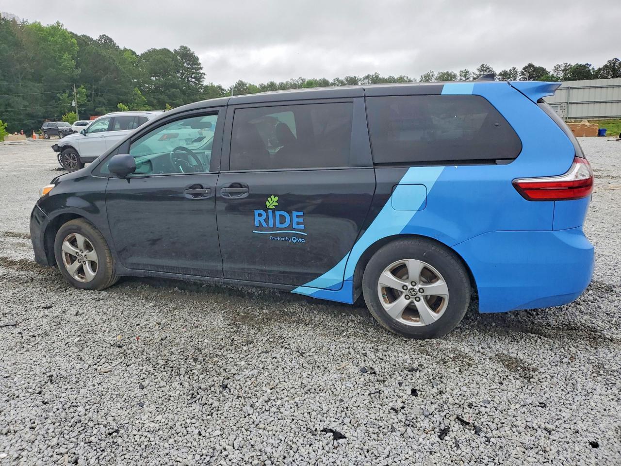 Toyota Sienna L