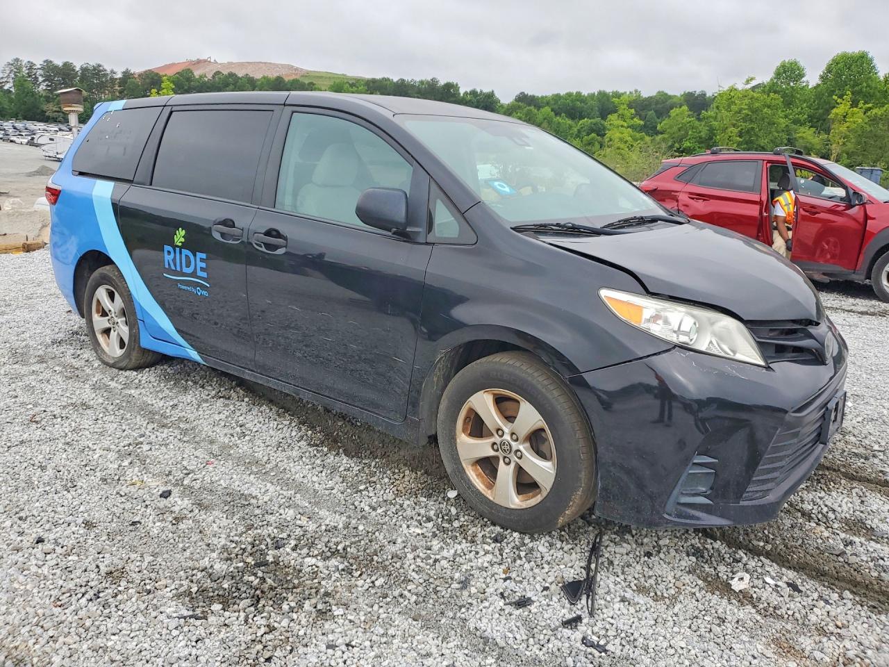 Toyota Sienna L