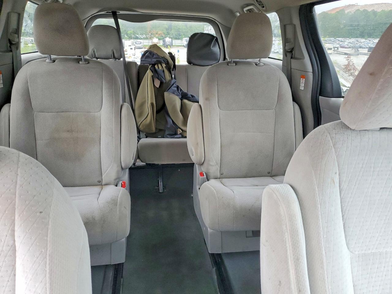 Toyota Sienna L