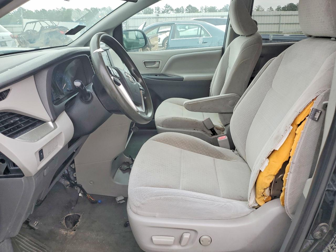 Toyota Sienna L