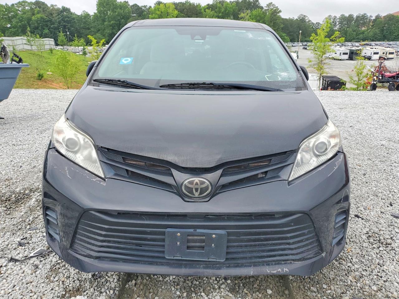 Toyota Sienna L