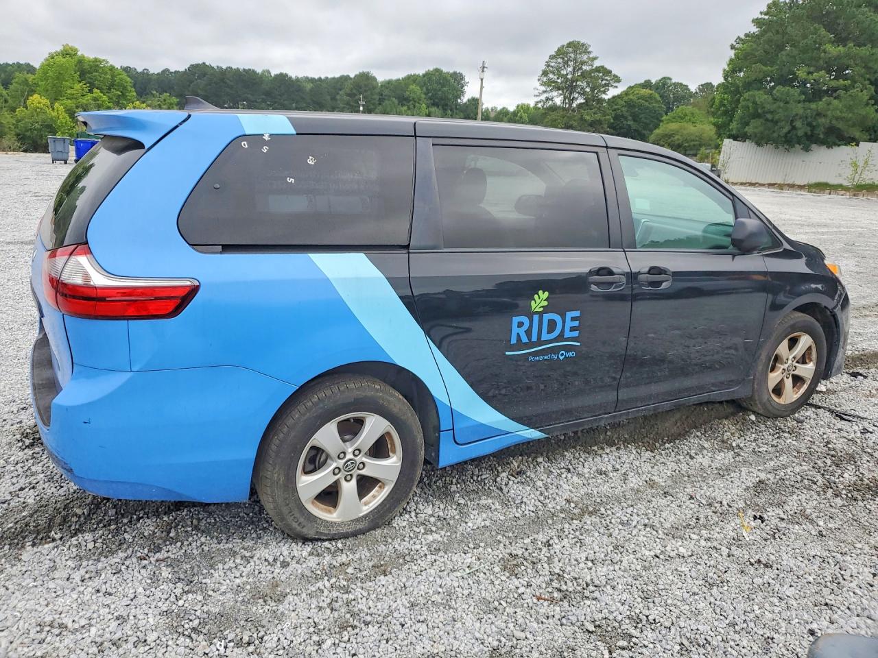 Toyota Sienna L