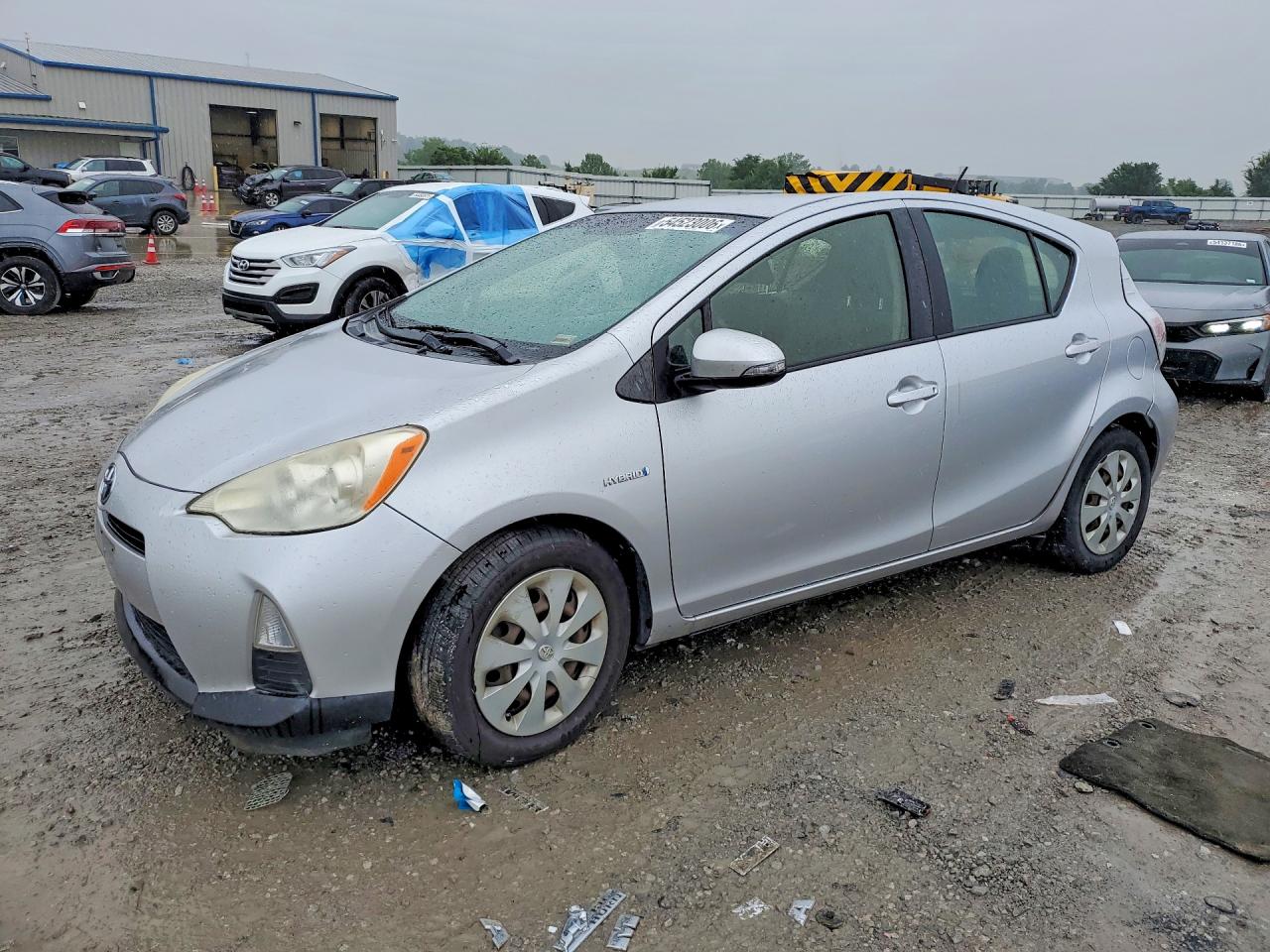 Salvage Toyota Prius Image