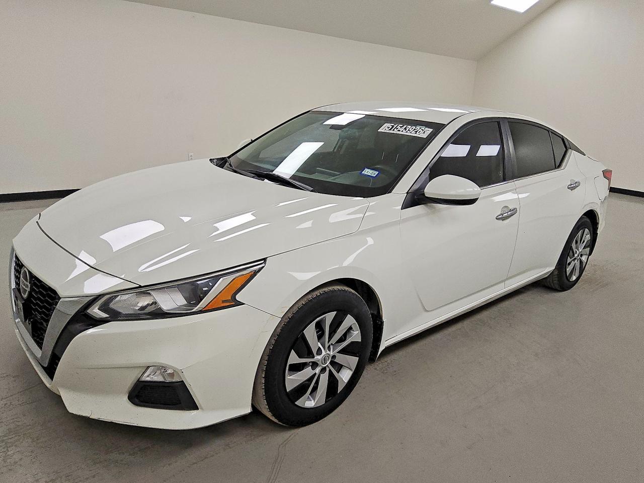Salvage Nissan Altima Image