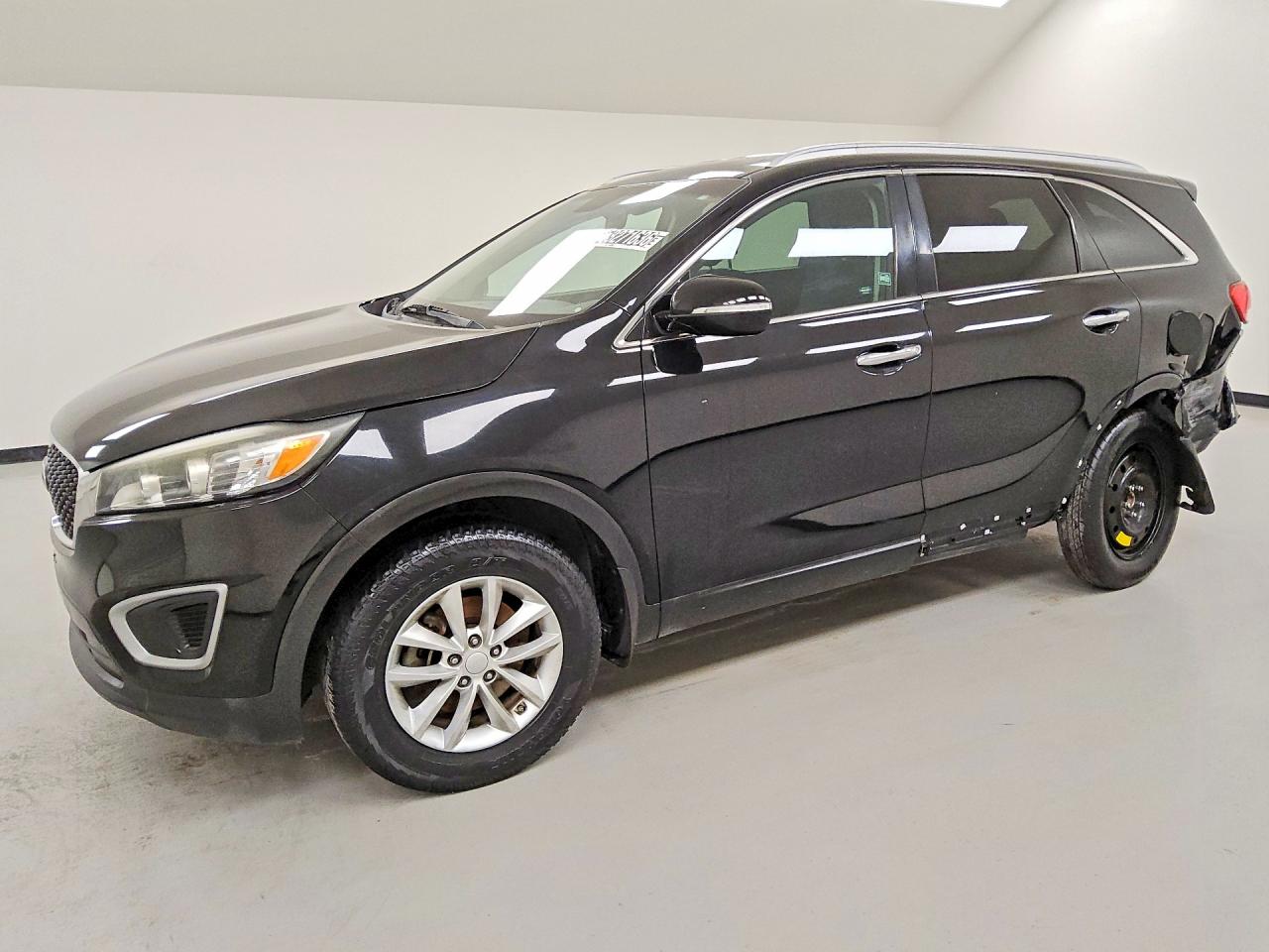 Salvage Kia Sorento Image