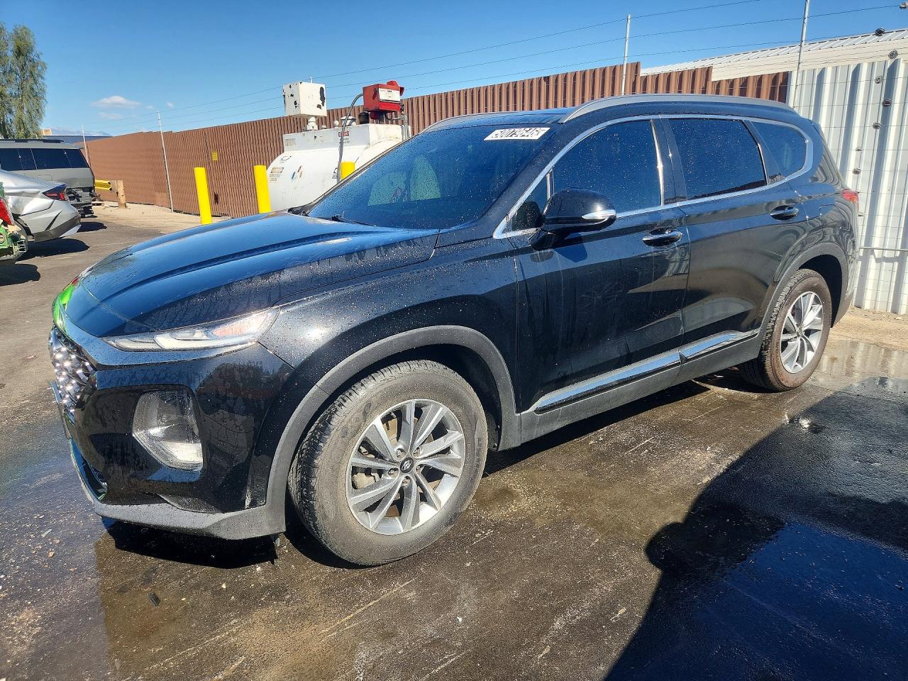 Salvage Hyundai SANTA FE Image