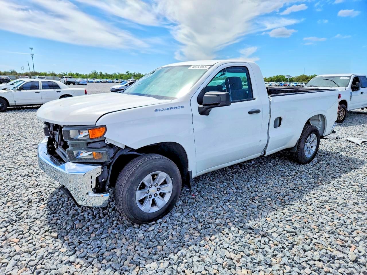 Salvage Chevrolet Silverado Image