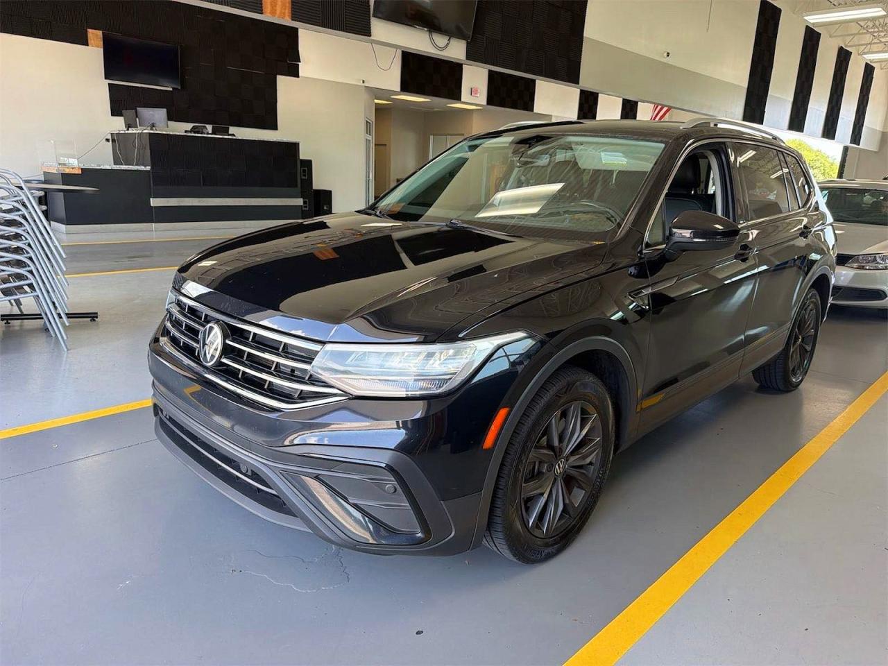 Salvage Volkswagen Tiguan Image