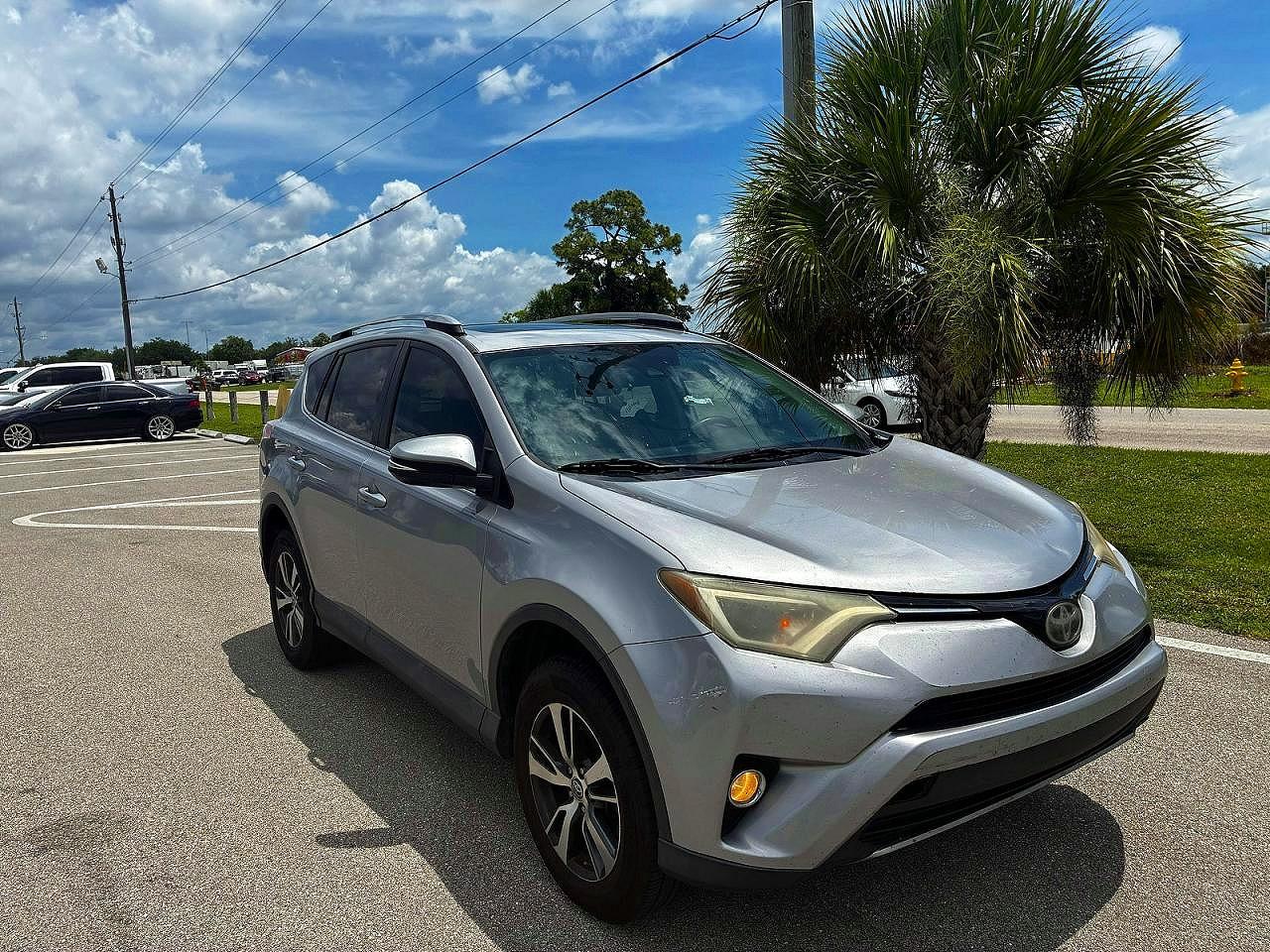 Salvage Toyota RAV4 Image