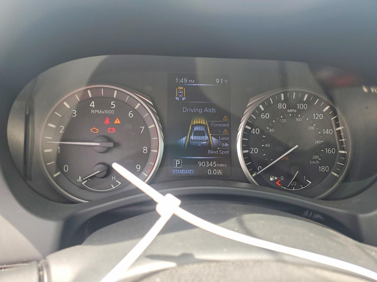 INFINITI Q60 Luxe