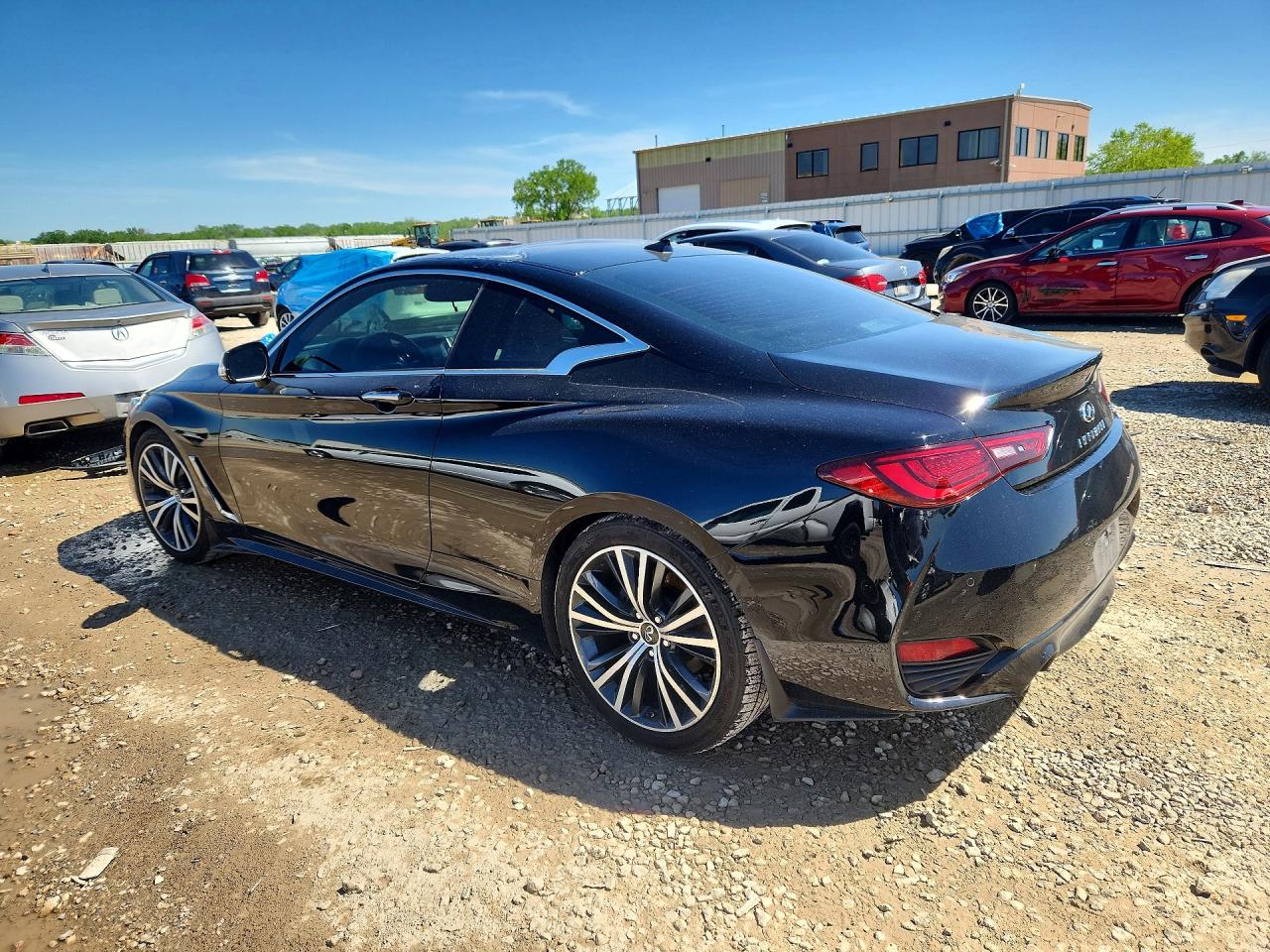 INFINITI Q60 Luxe