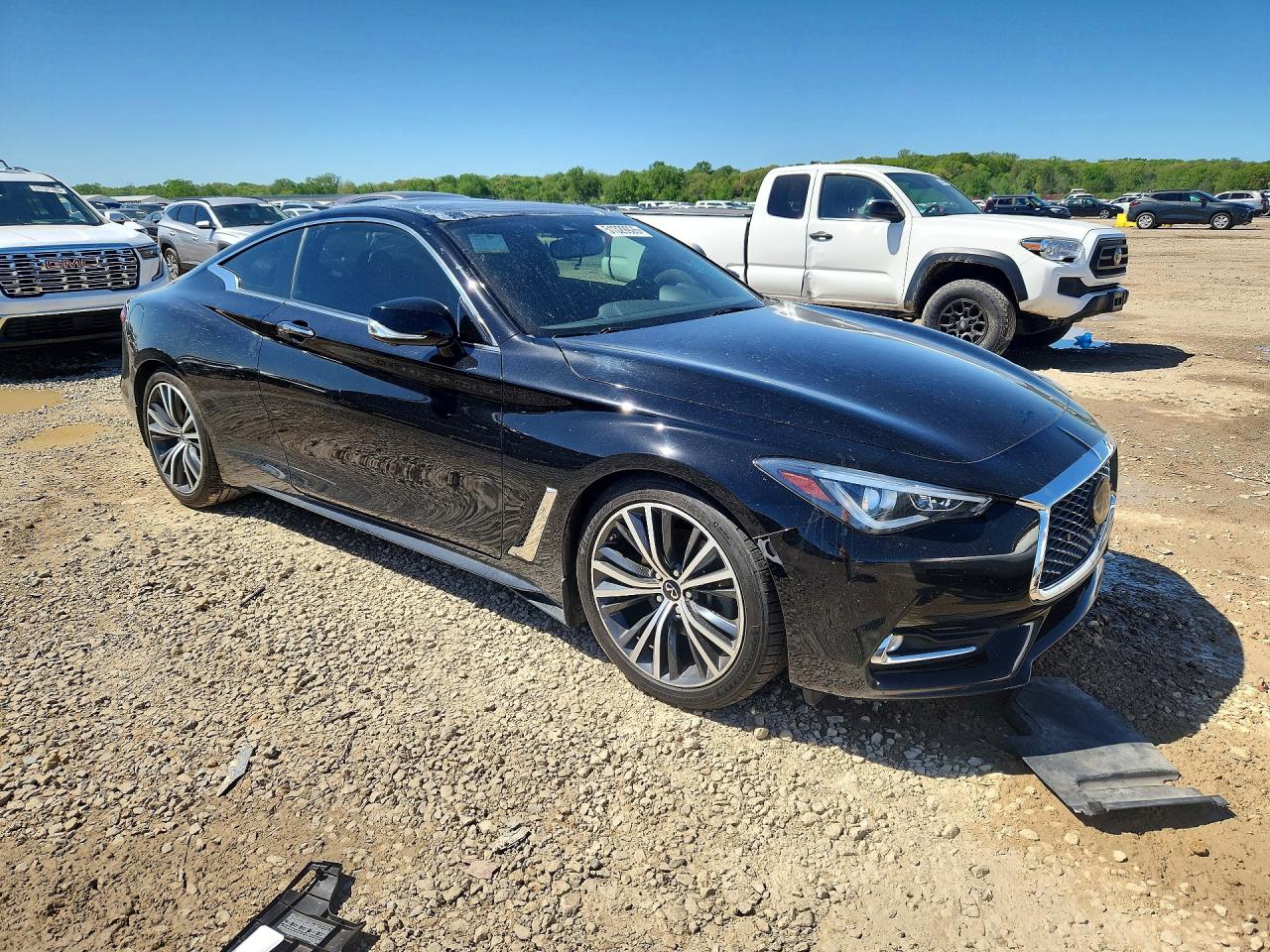 INFINITI Q60 Luxe