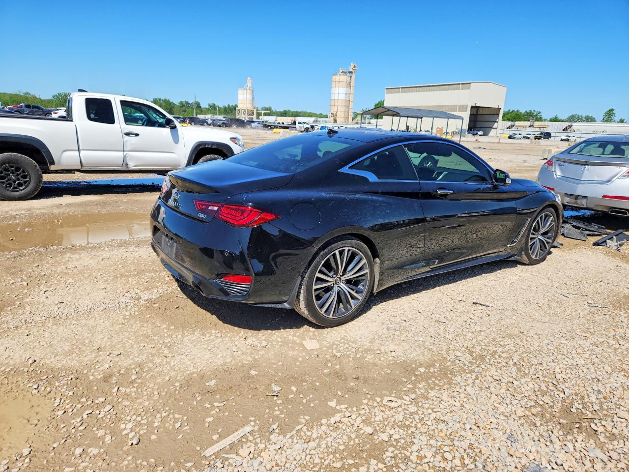 INFINITI Q60 Luxe