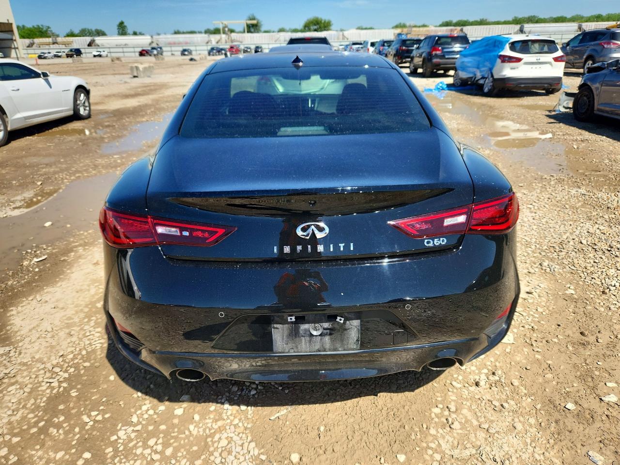 INFINITI Q60 Luxe