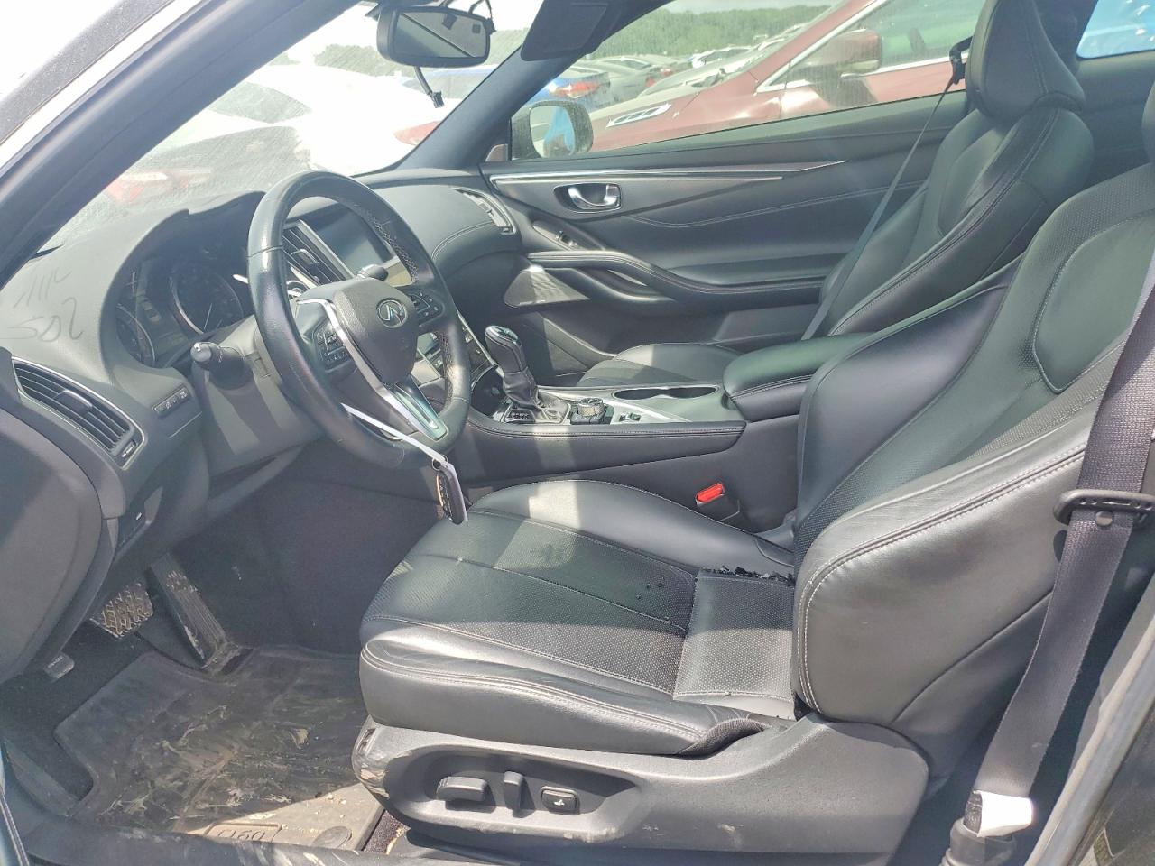 INFINITI Q60 Luxe