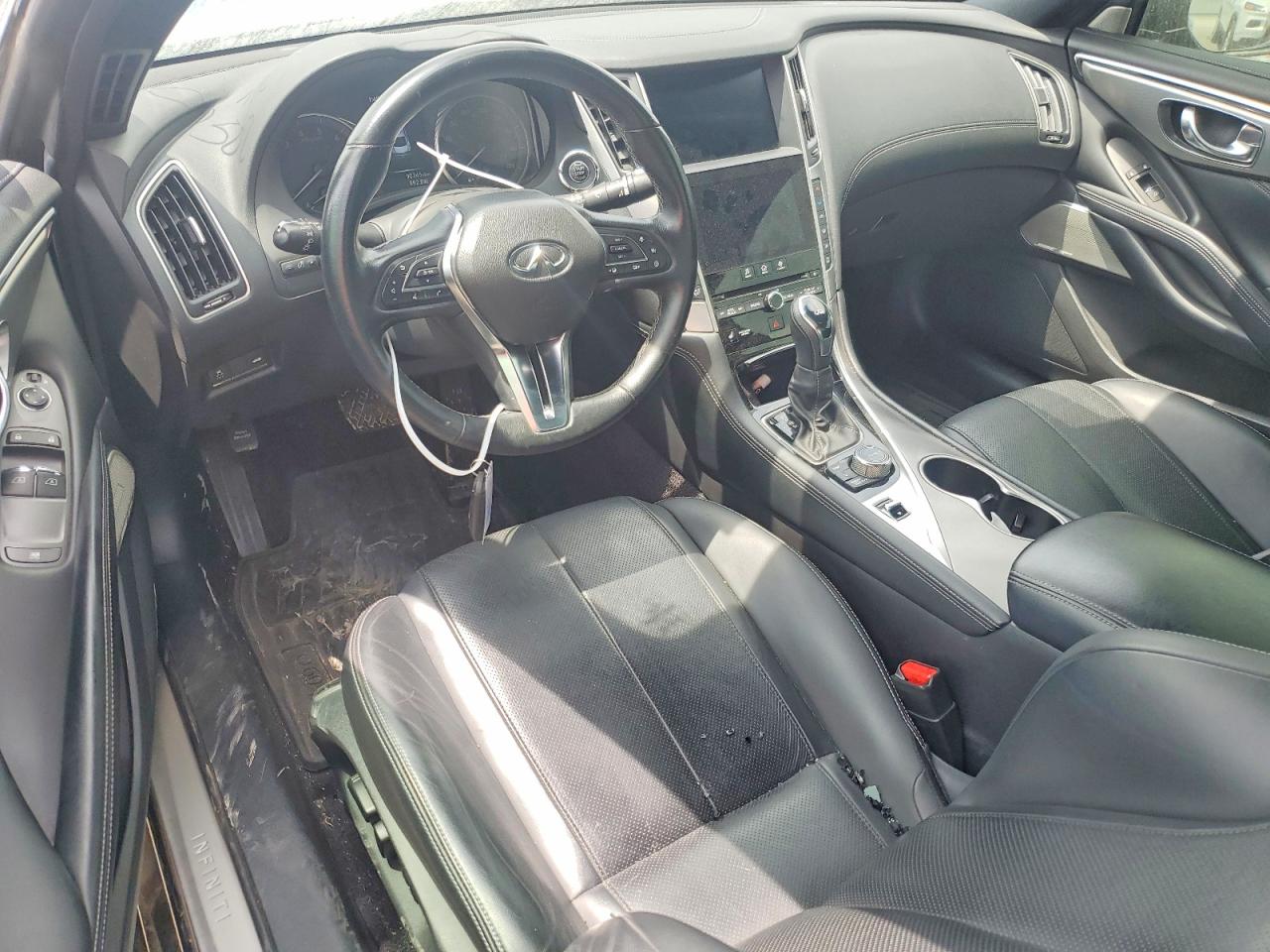 INFINITI Q60 Luxe