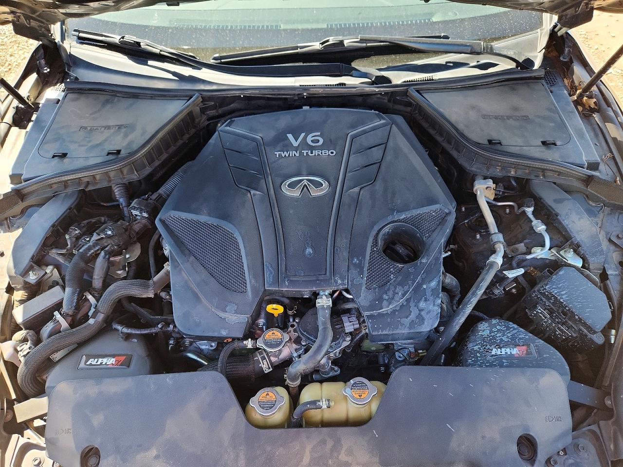 INFINITI Q60 Luxe