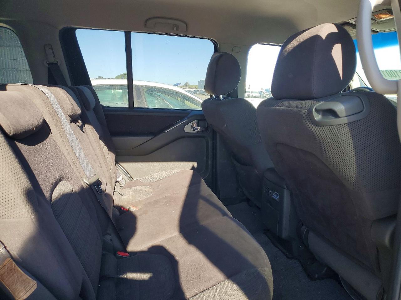 Nissan Pathfinder Xe