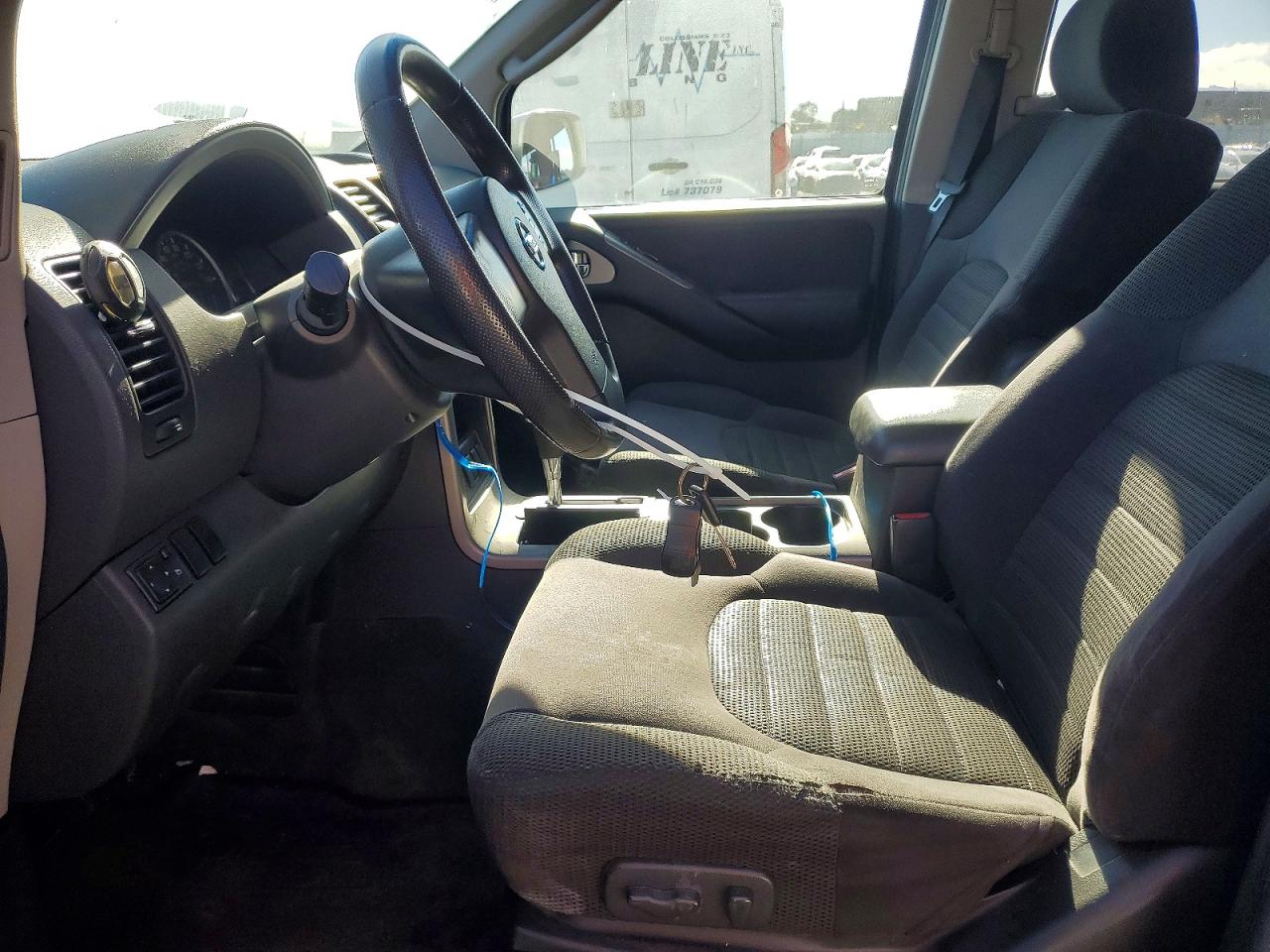 Nissan Pathfinder Xe