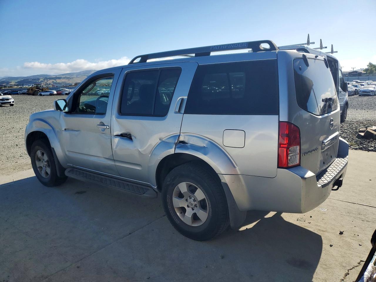 Nissan Pathfinder Xe