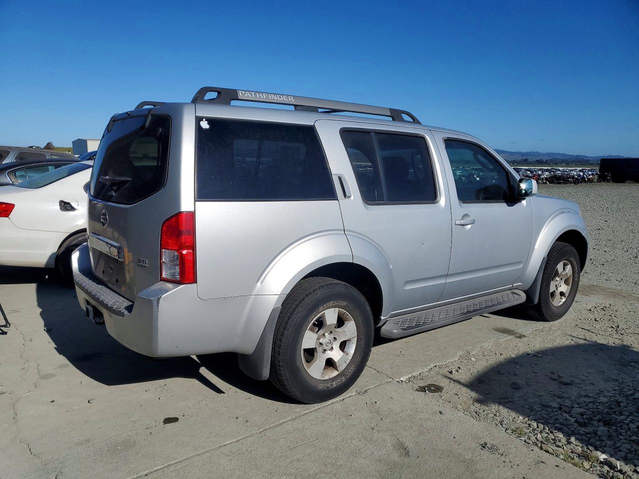 Nissan Pathfinder Xe