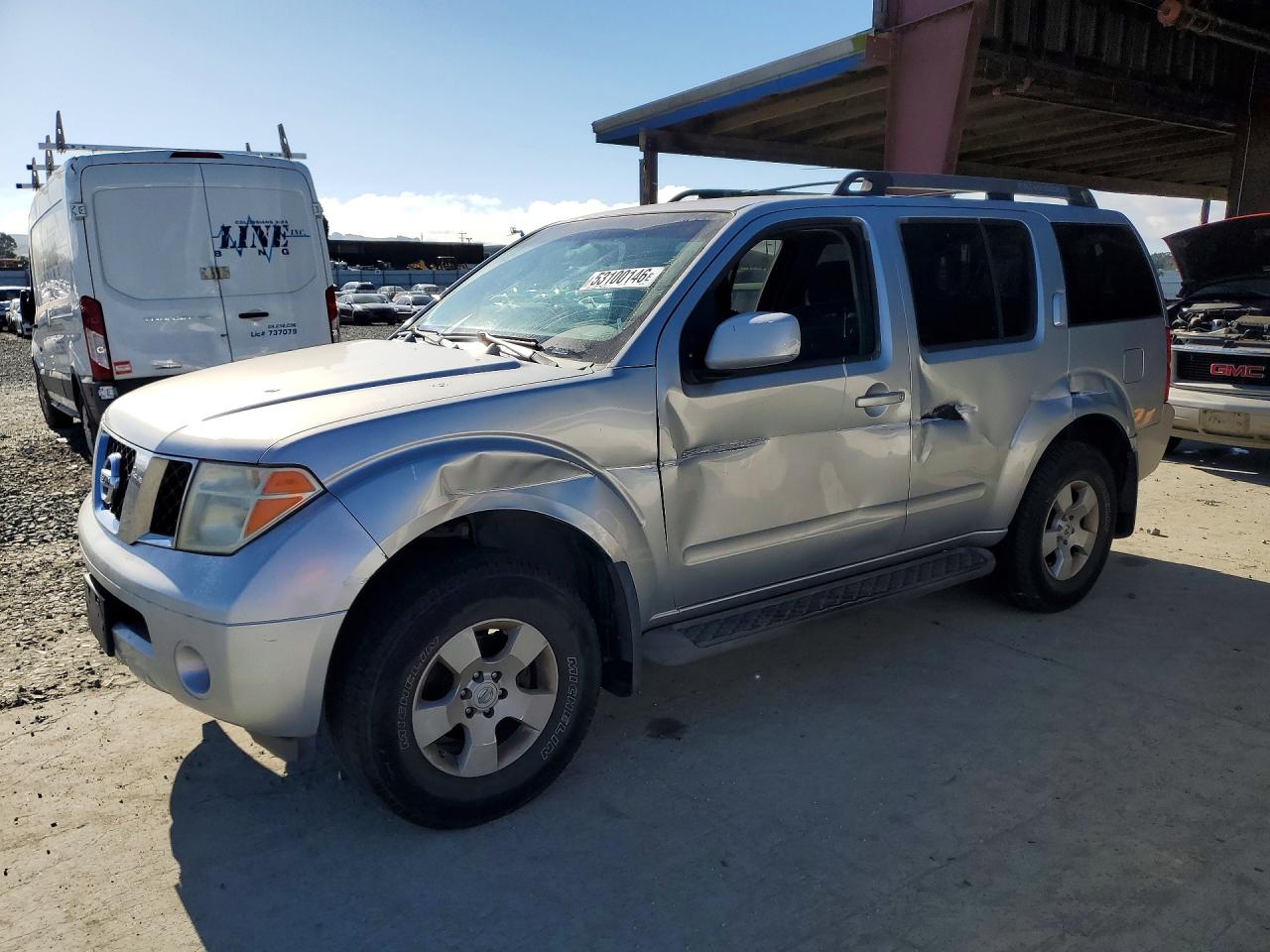 Salvage Nissan Pathfinder Image