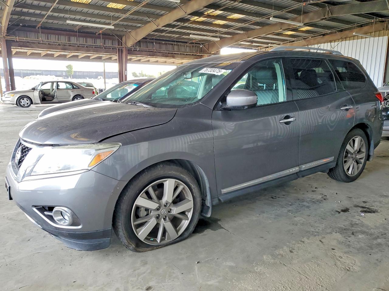 Salvage Nissan Pathfinder Image