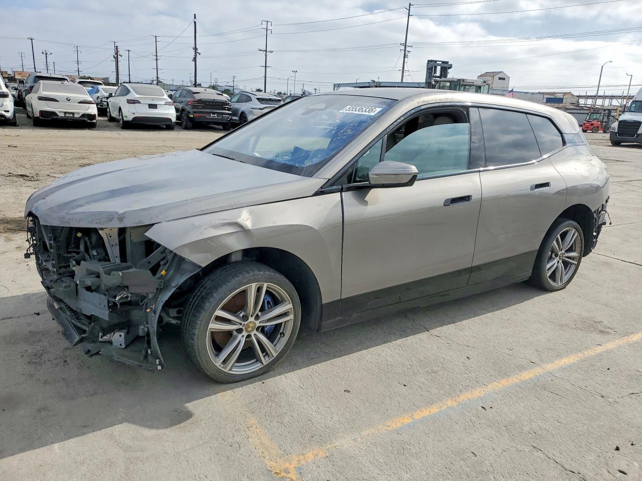 Salvage BMW iX Image
