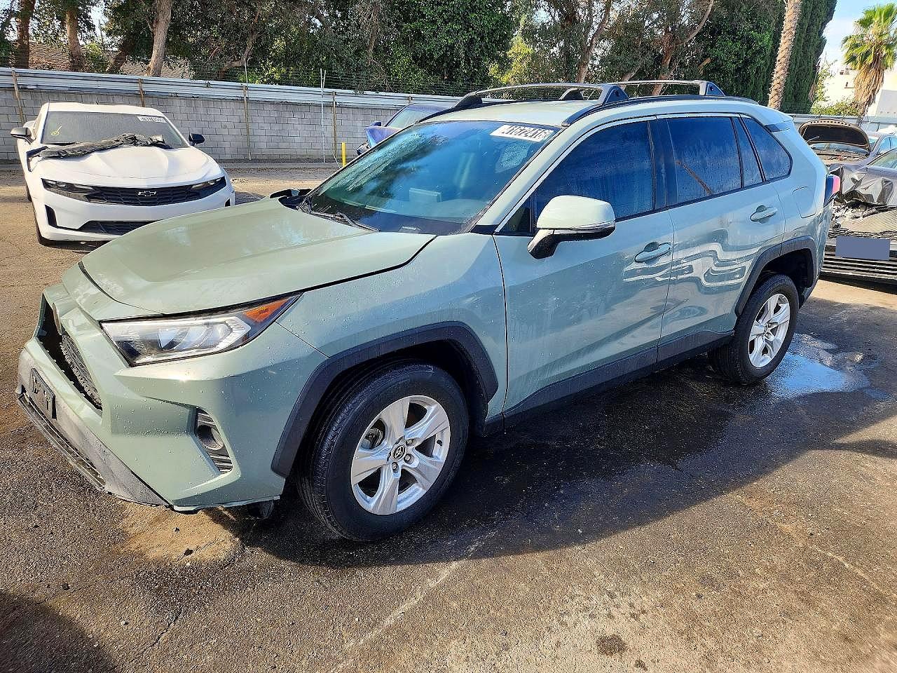 Salvage Toyota RAV4 Image