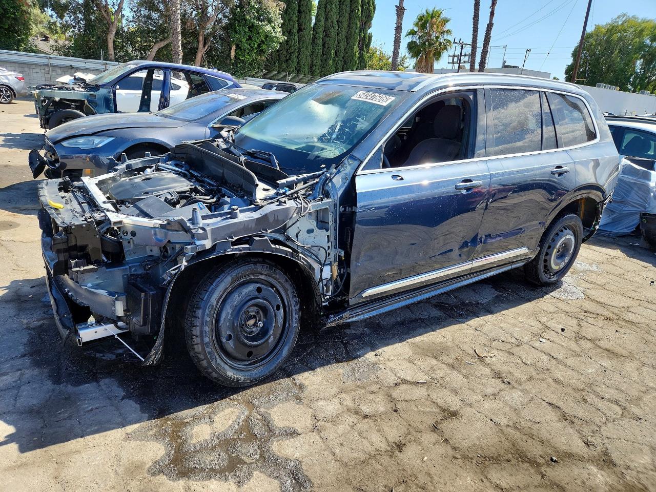 Salvage Volvo XC90 Image