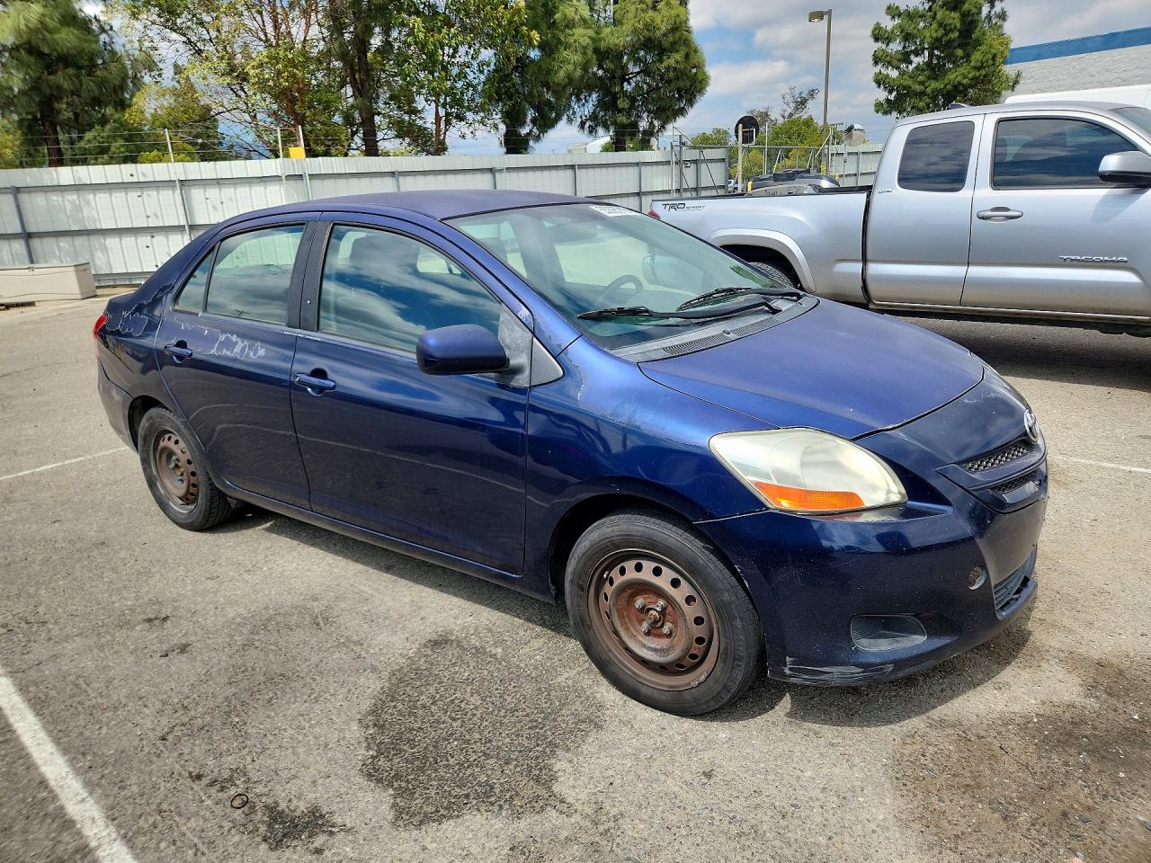 Toyota Yaris Base