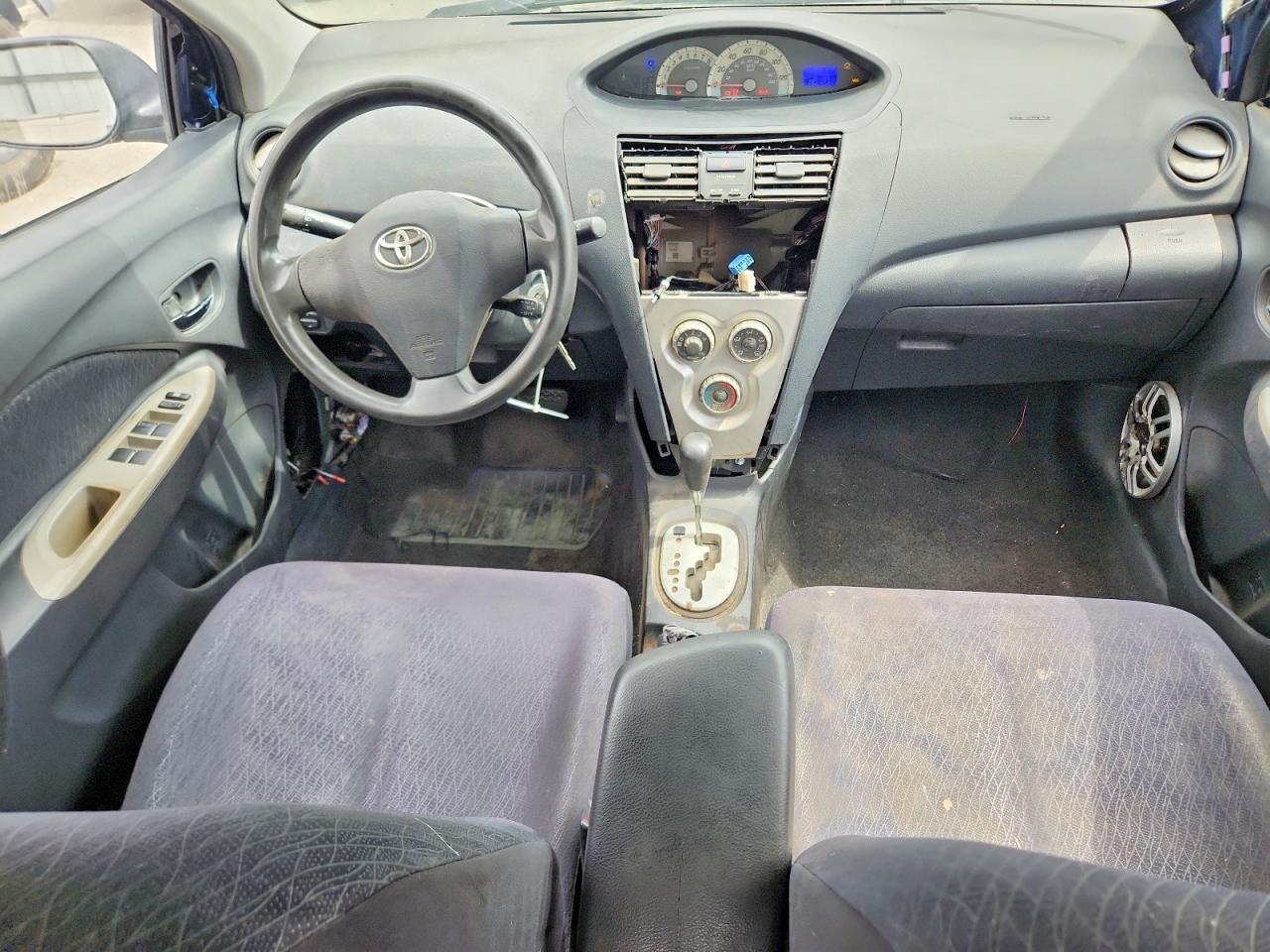 Toyota Yaris Base