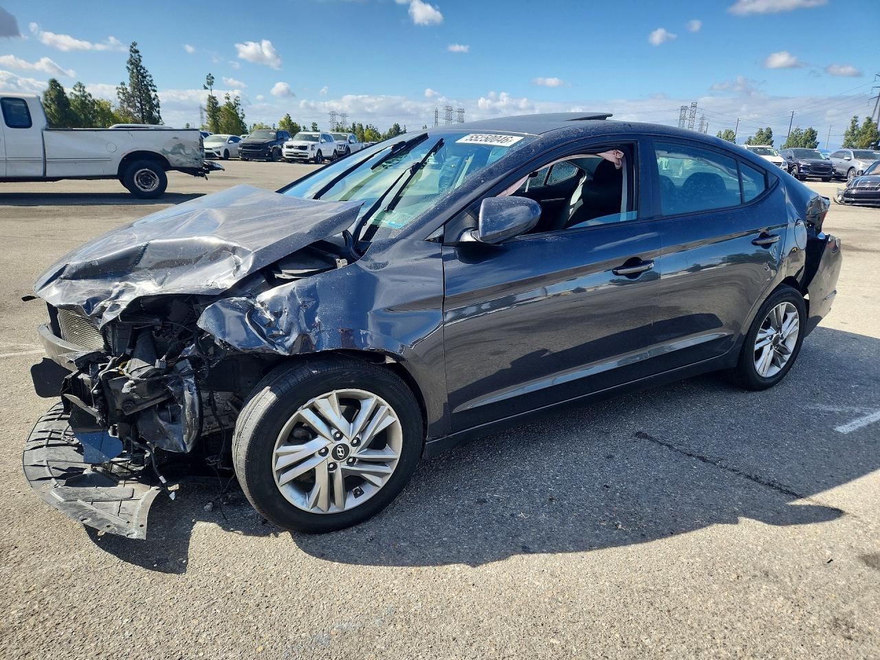 Salvage Hyundai ELANTRA Image