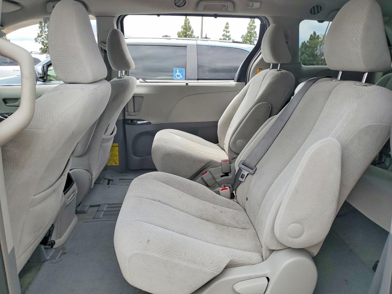 Toyota Sienna Le