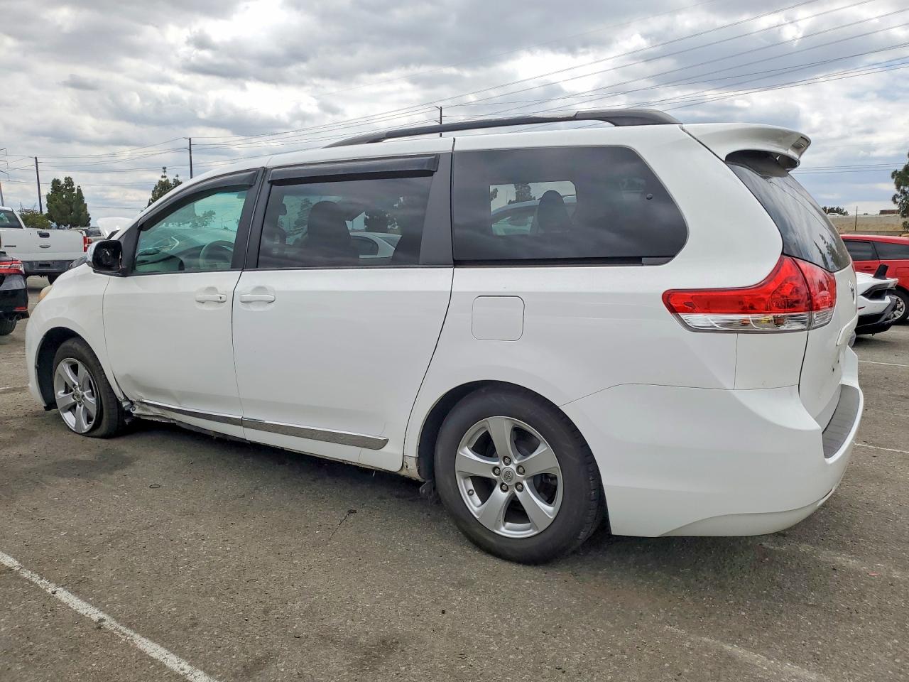 Toyota Sienna Le
