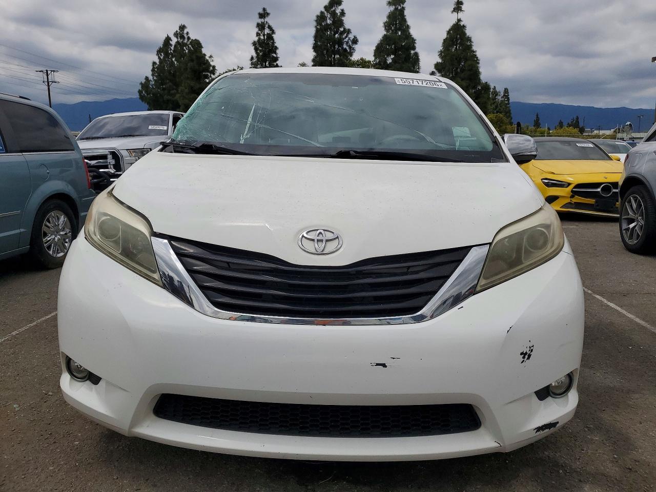 Toyota Sienna Le