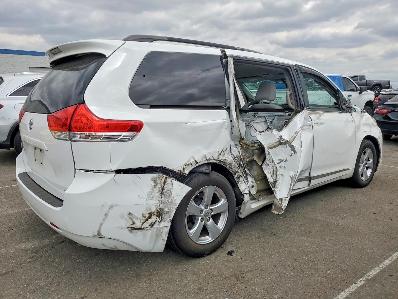 Toyota Sienna Le