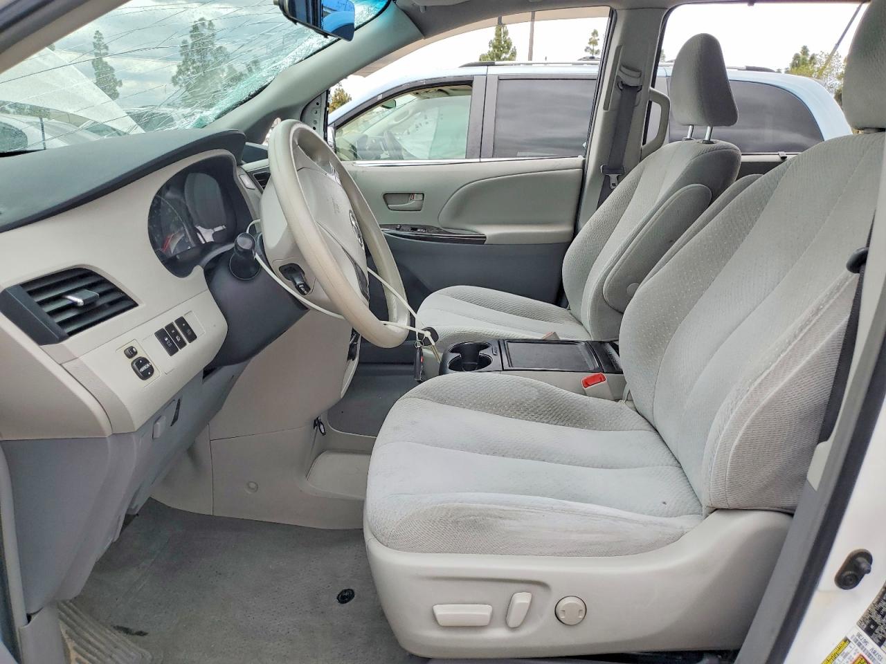 Toyota Sienna Le