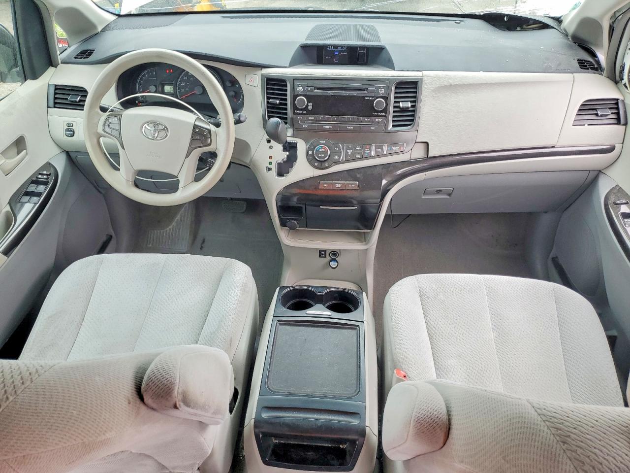 Toyota Sienna Le