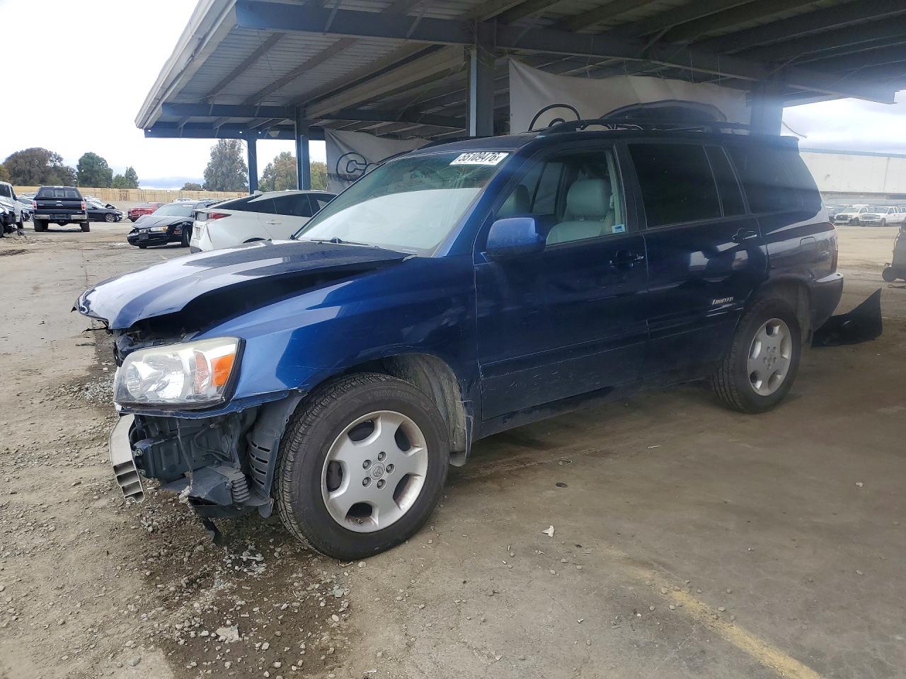 Salvage Toyota Highlander Image
