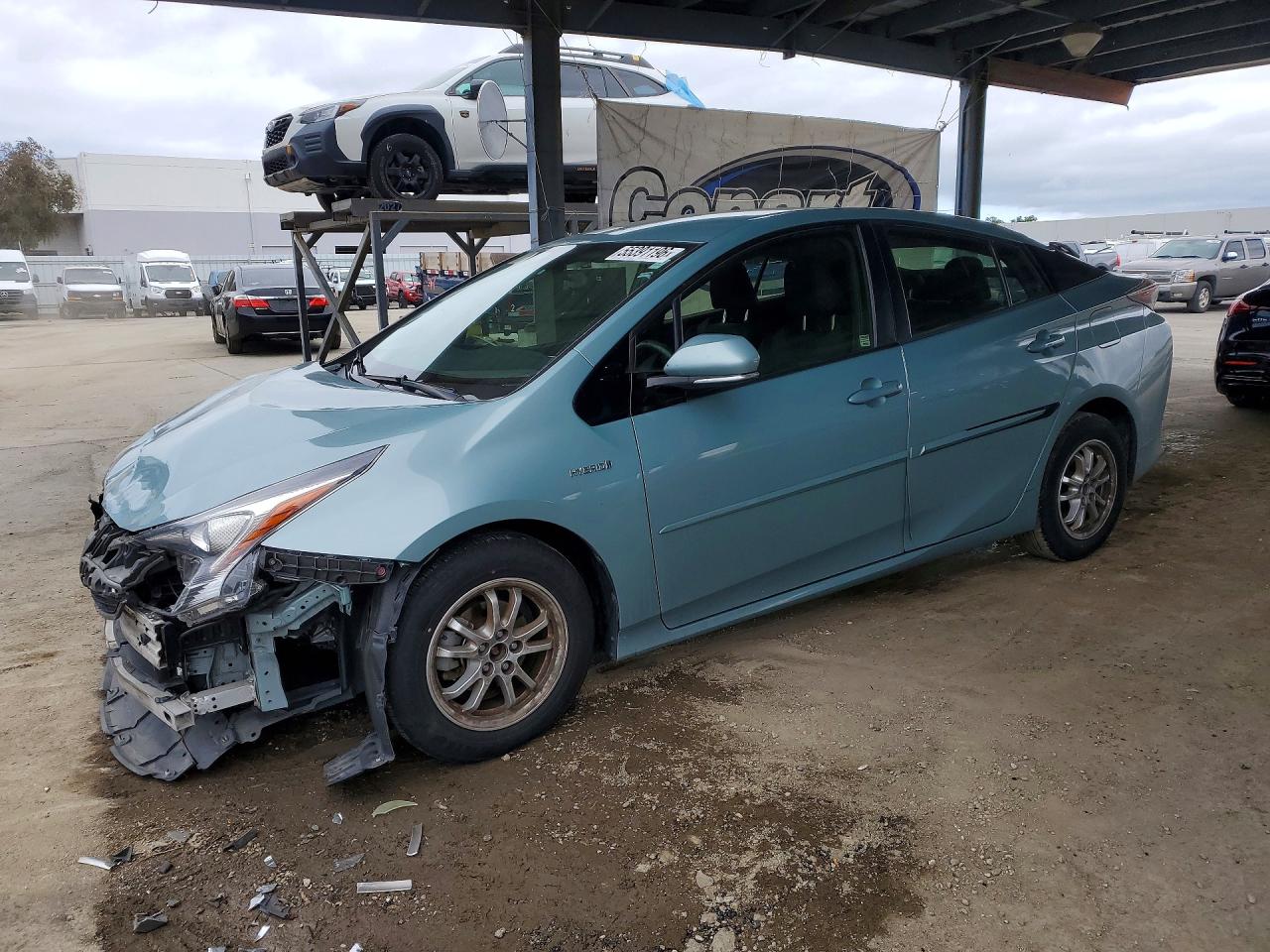 Salvage Toyota Prius Image