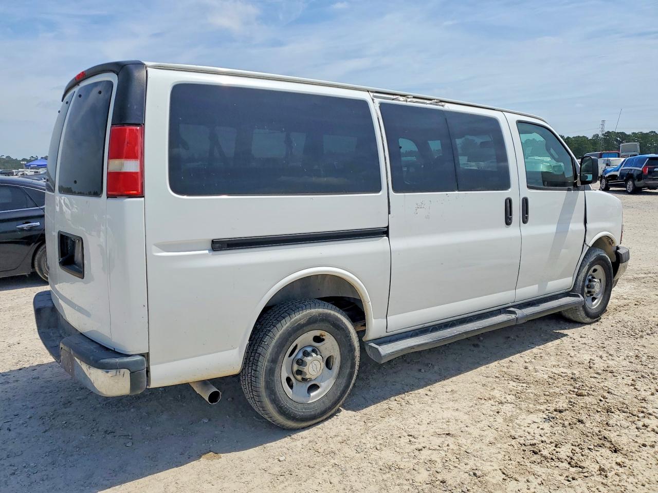 Chevrolet Express Lt