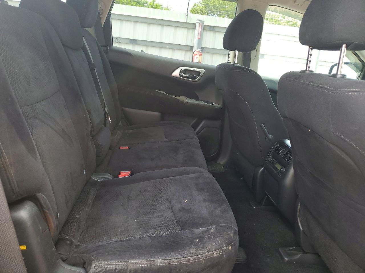 Nissan Pathfinder S