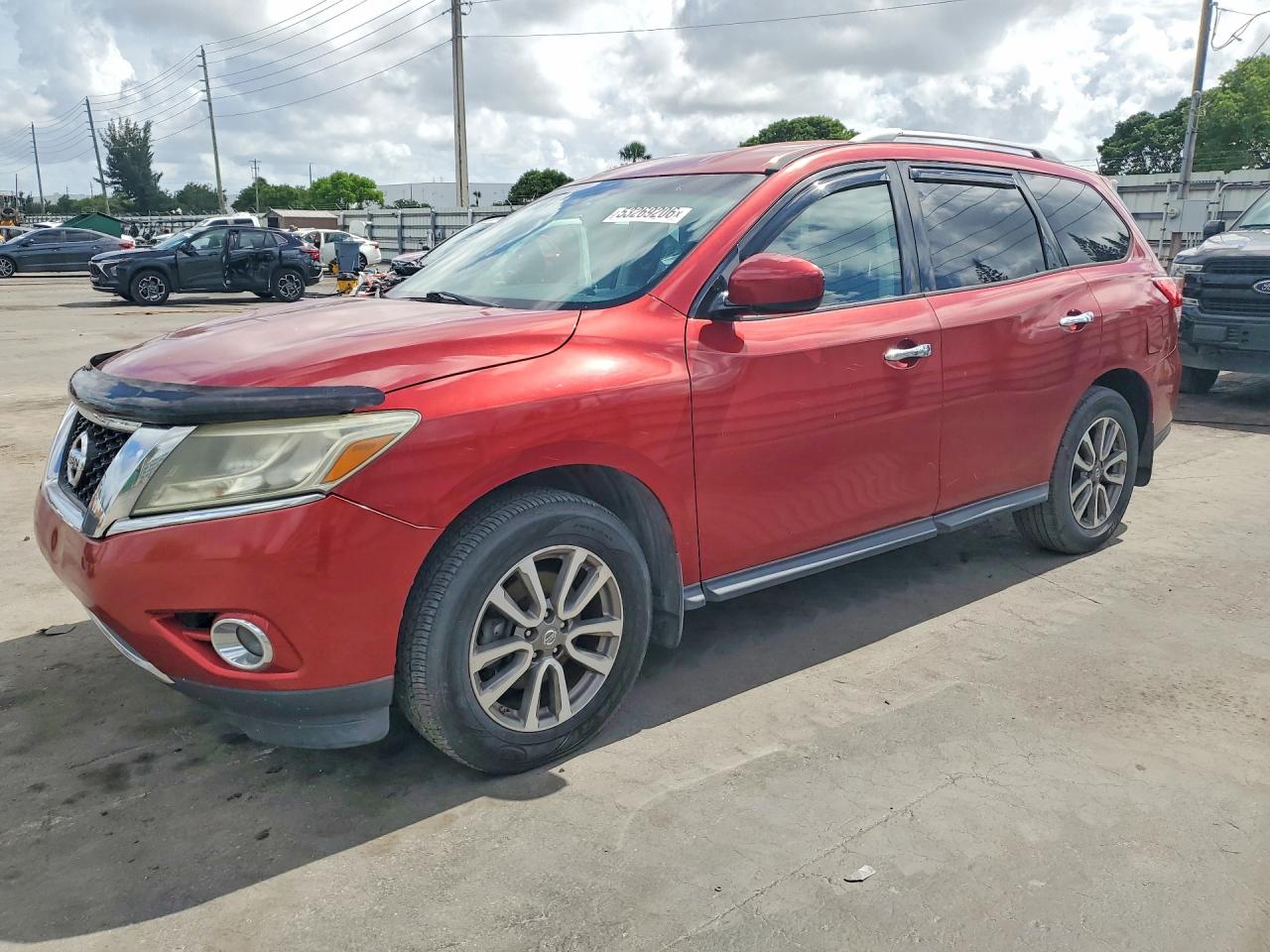 Salvage Nissan Pathfinder Image