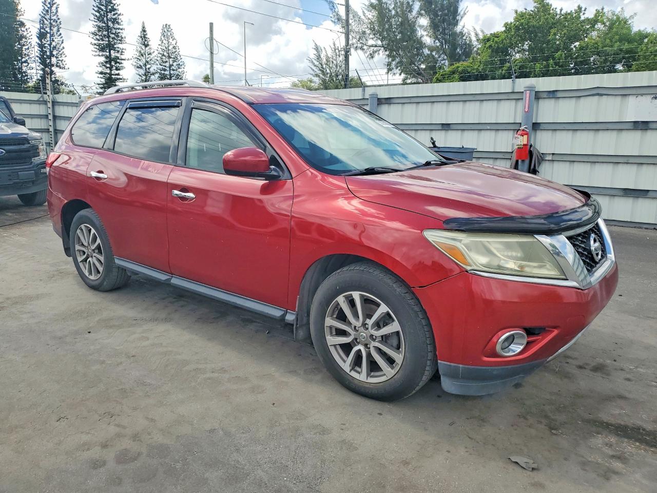 Nissan Pathfinder S