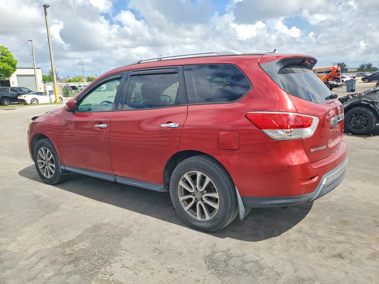 Nissan Pathfinder S