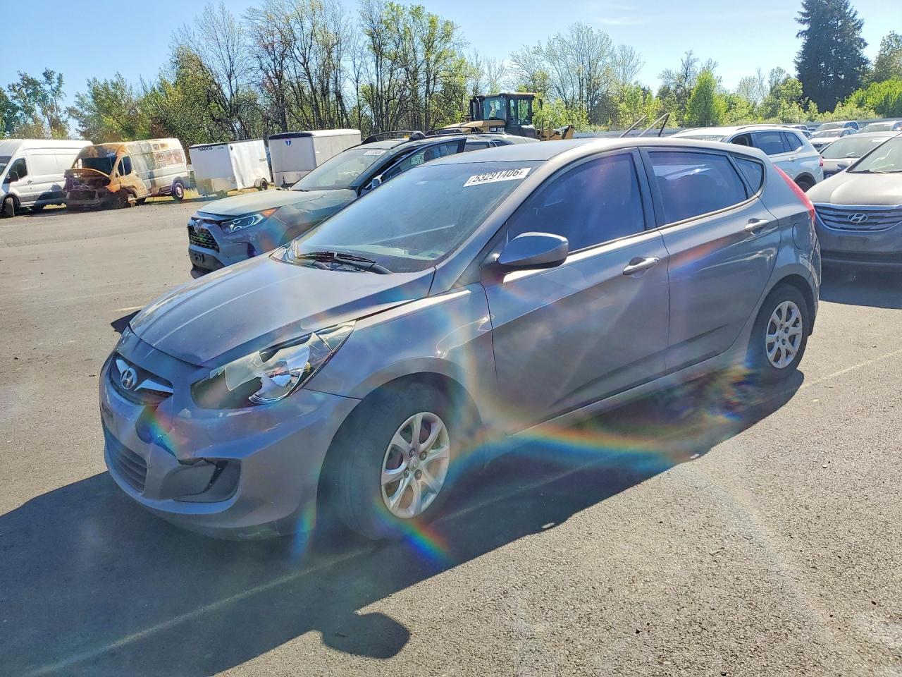 Salvage Hyundai ACCENT Image