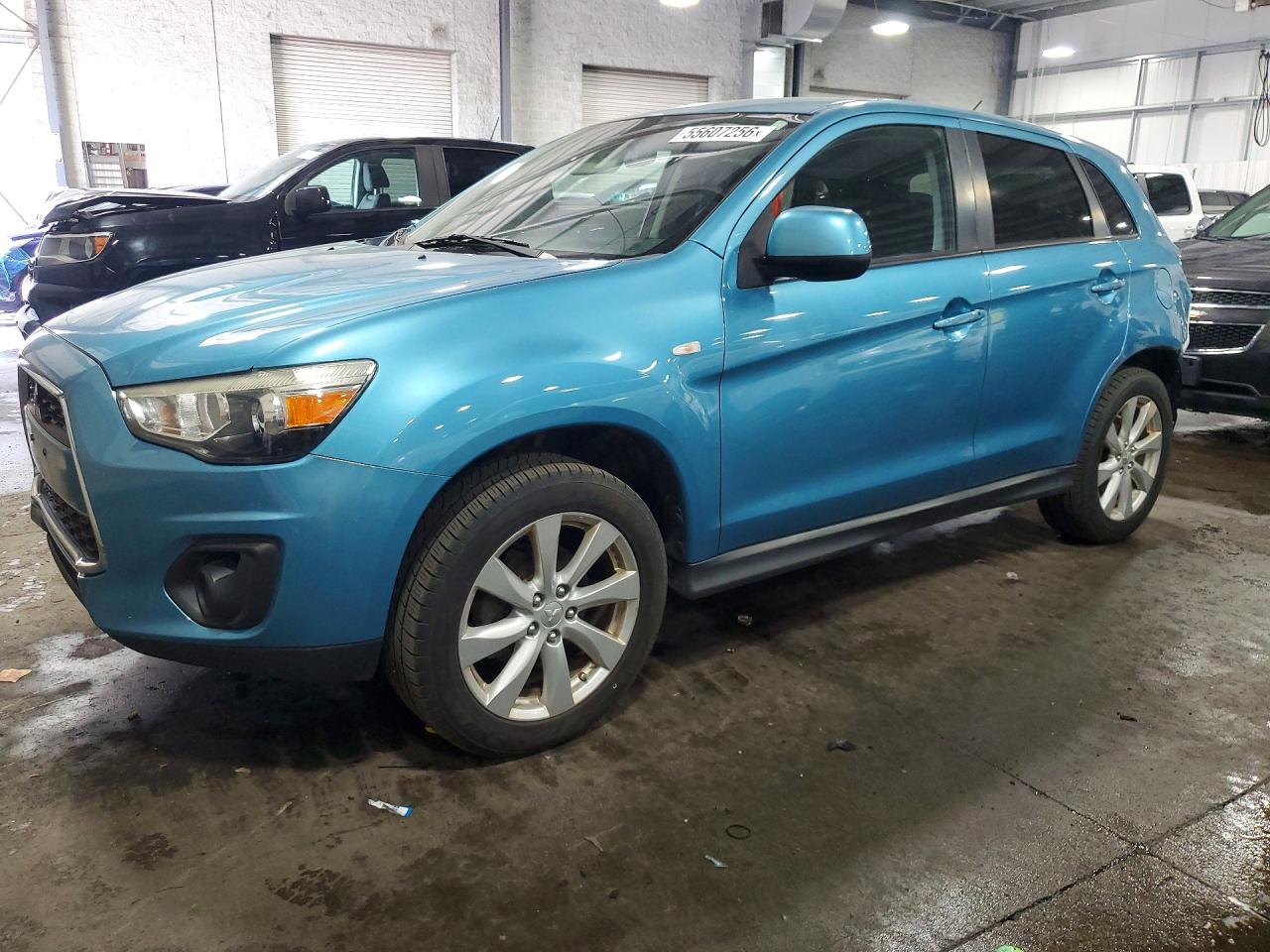 Salvage Mitsubishi Outlander Image