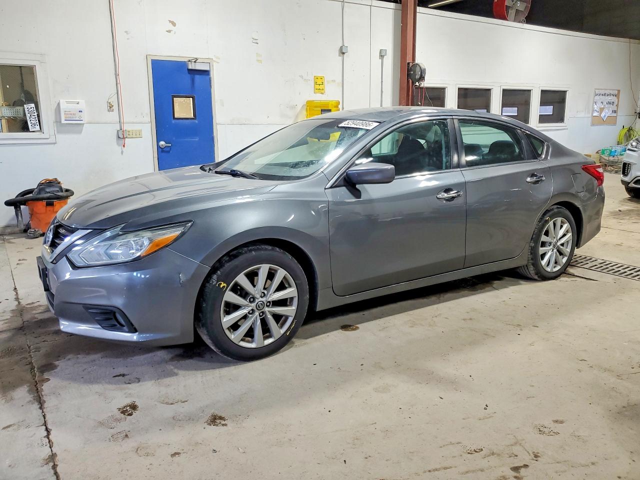 Salvage Nissan Altima Image