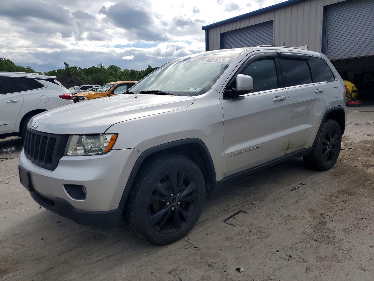 Salvage Jeep Cherokee Image